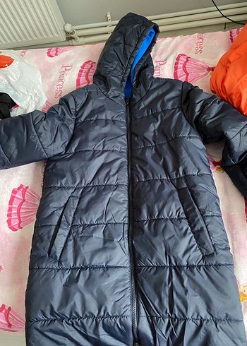 Uzun Kollu Kapüşonlu Koyu Mavi Kadın Kışlık Mont