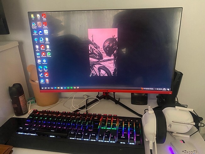Monitör