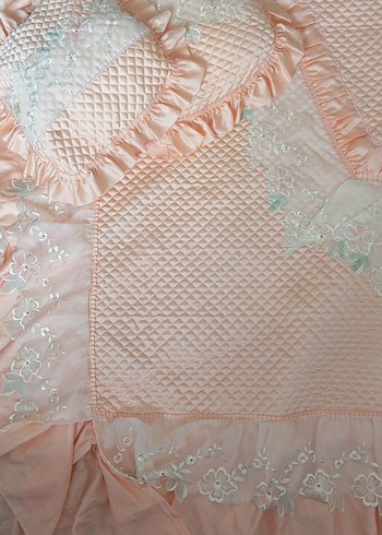 Nakışlı Pembe Pastel Yatak Örtüsü - Görsel 3