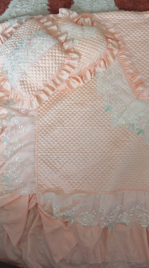 Nakışlı Pembe Pastel Yatak Örtüsü - Görsel 3