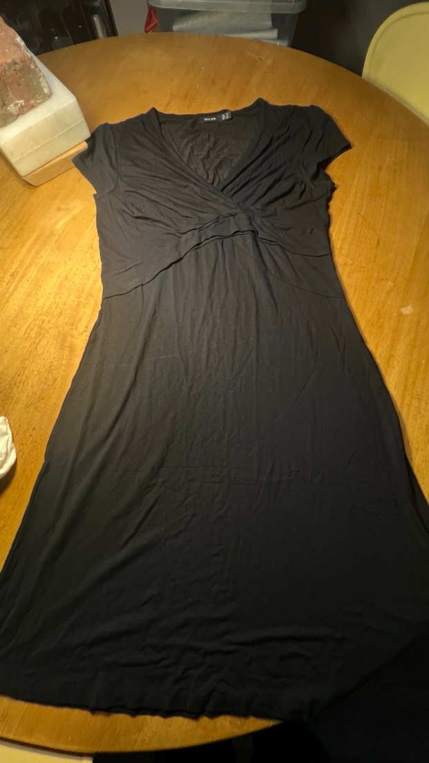 Siyah V Yakalı Kısa Kollu Midi Elbisesi - Görsel 5