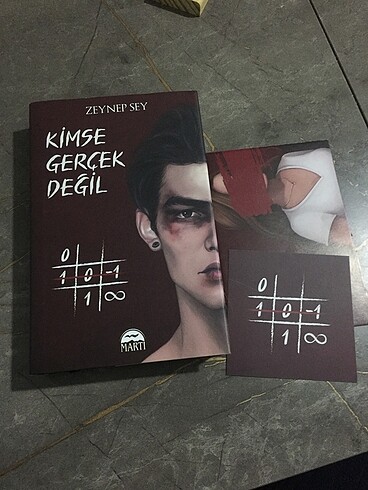 Kimse Gerçek Değil