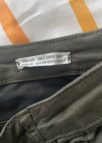 Diğer Kadın Haki Kumaş Pantolon, Kemerli, Dar Kesim