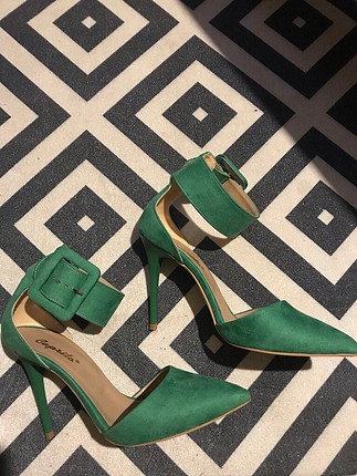 Yeşil topuklu ayakkabı 