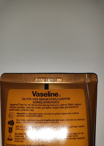 Beden Vaseline Gluta-Hya SPF50 Güneş Koruyucu Vücut Losyonu 150ml
