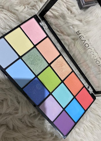 Revolution Çok Renkli Far Paleti - Görsel 2