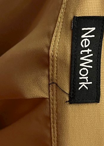 Network Parlak Bej ve Siyah Pilili Etek