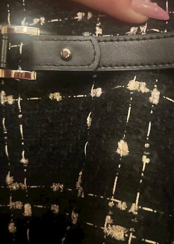 Kemer Detaylı Siyah Etek - Görsel 3