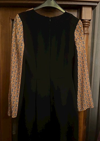 Uzun Kollu Desenli Siyah Elbise - Görsel 3