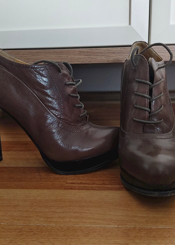 Kahverengi Deri Stiletto Topuklu Kadın Bot
