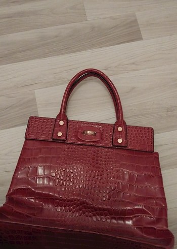 Bordo Parlak Yılan Desenli Deri Kadın Çanta