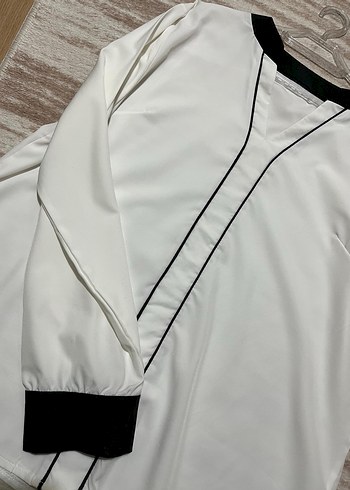 Uzun Kollu V Yakalı Beyaz Kadın Gömlek - Görsel 5
