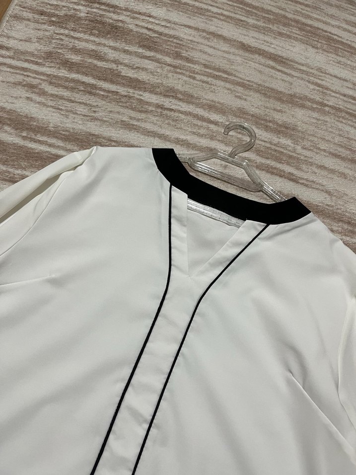 Uzun Kollu V Yakalı Beyaz Kadın Gömlek - Görsel 3