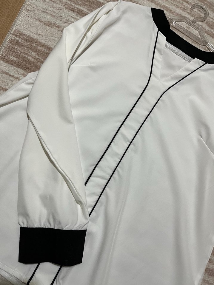 Uzun Kollu V Yakalı Beyaz Kadın Gömlek - Görsel 5