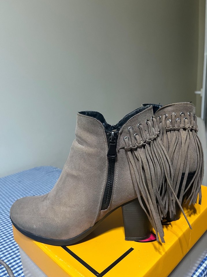 Gri Süet Tokalı Kadın Bot - Görsel 3