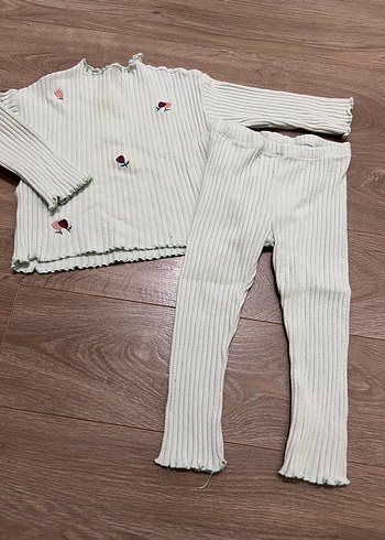 Nakışlı Beyaz Triko Bebek Kız Takımı - Görsel 2