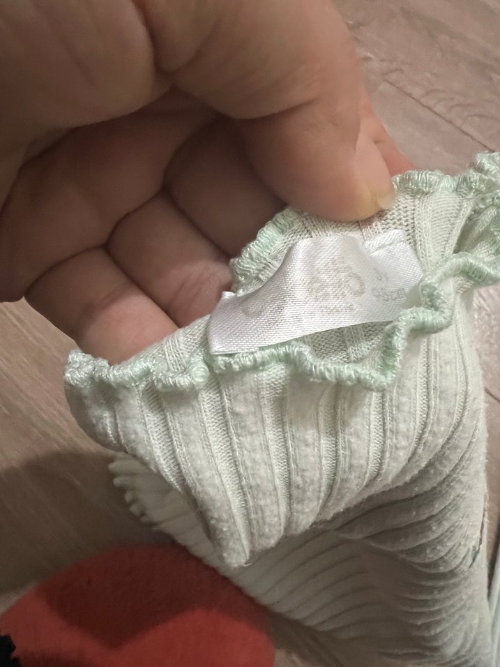 Nakışlı Beyaz Triko Bebek Kız Takımı - Görsel 4