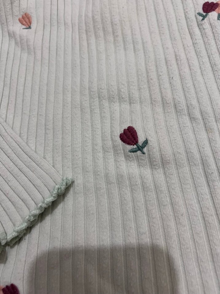 Nakışlı Beyaz Triko Bebek Kız Takımı - Görsel 3