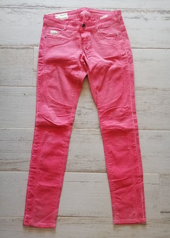 Pembe Kemerli Kadın Denim Pantolon
