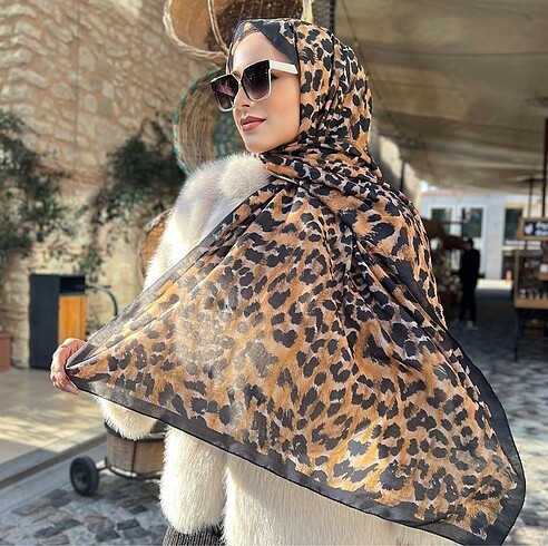 Leopar desenli şal