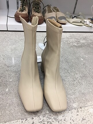 Stradivarius krem bot