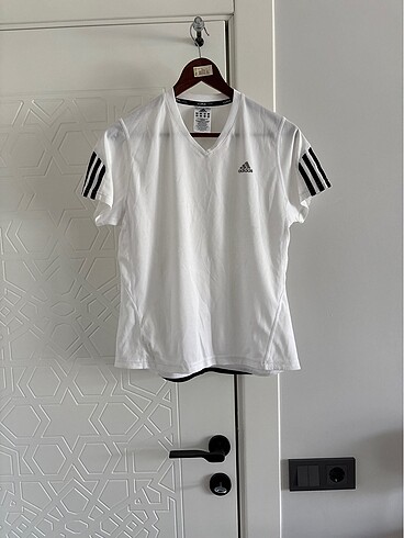 Adidas tshirt