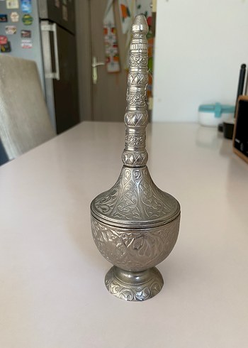 Gri İşlemeli Metal Vazo