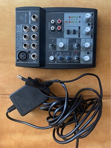 Benringer 502 mixer