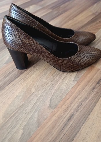 Kahverengi Yılan Desenli Kadın Topuklu Ayakkabı - Görsel 3