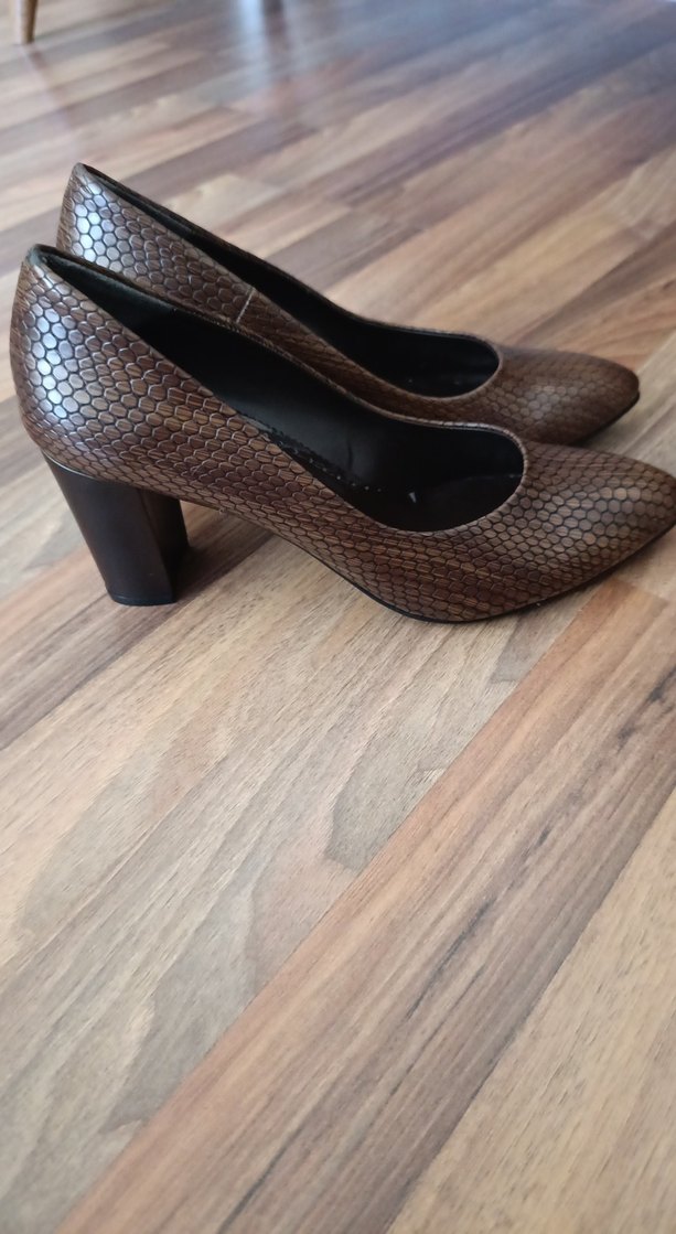 Kahverengi Yılan Desenli Kadın Topuklu Ayakkabı - Görsel 3