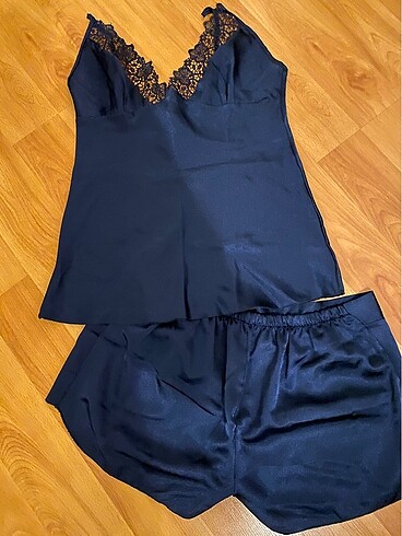 Şortlu saten pijama takımı