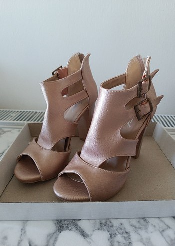 Fashion Angel Bej Parlak Deri Yüksek Topuklu Kadın Ayakkabı