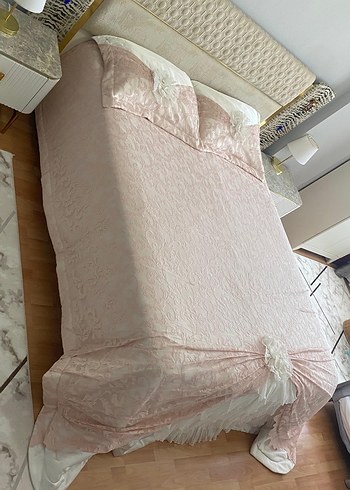 Pembe Yatak Örtüsü - Görsel 2
