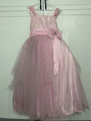 Pembe kız çocuğu gelinliği