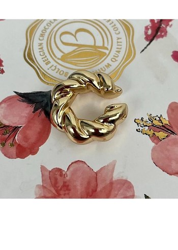 Zincir Detaylı Mini Altın Kıkırdak Küpe