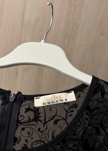s Beden Siyah Dantel Detaylı Midi Elbise