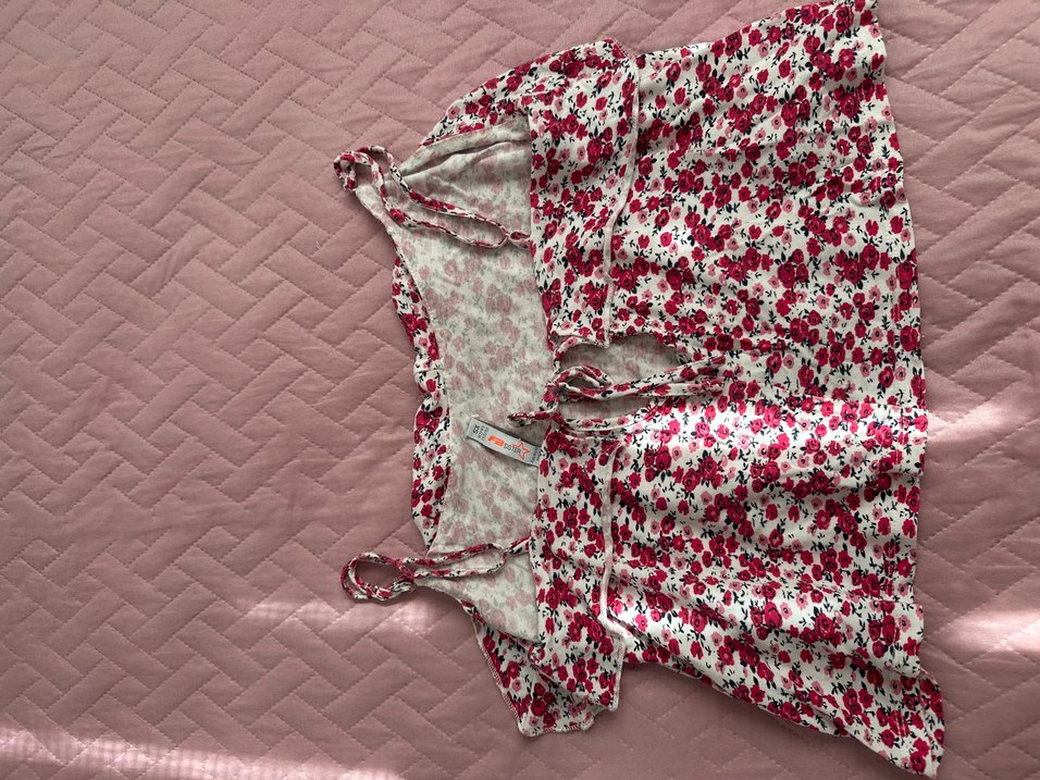 Çiçek Desenli kısa crop - Görsel 3