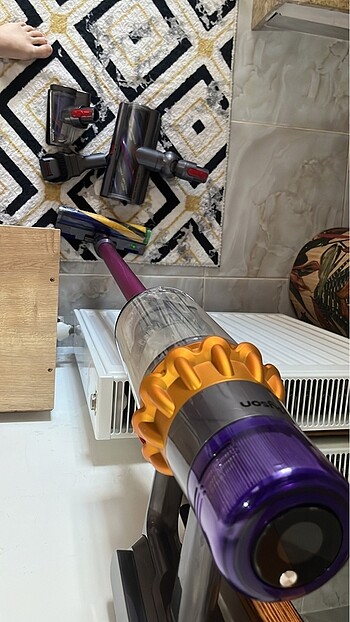Dyson v15