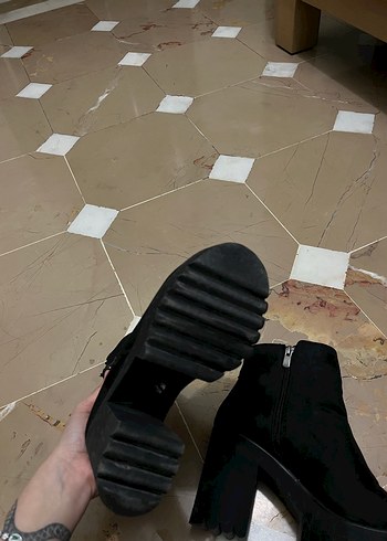 Diğer Siyah Süet Topuklu Kadın Bot