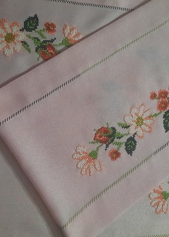 Çiçek İşlemeli Pembe Masa Örtüsü - Görsel 4