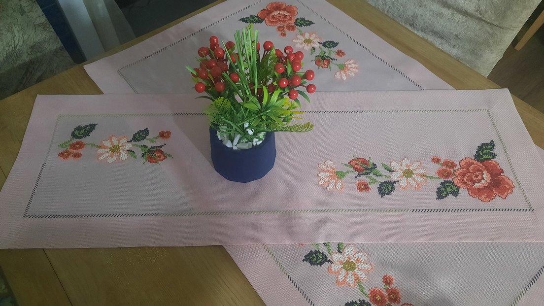 Çiçek İşlemeli Pembe Masa Örtüsü - Görsel 5