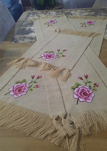 Püsküllü Nakışlı Keten Masa Örtüsü - Görsel 3