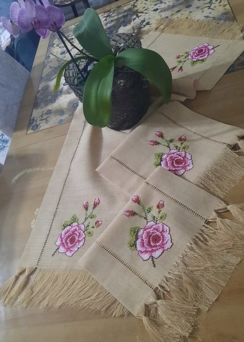 Püsküllü Nakışlı Keten Masa Örtüsü - Görsel 5