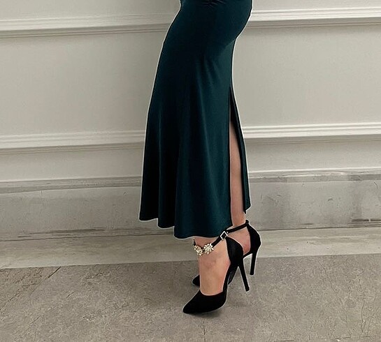 boyundan bağlamalı yeşil elbise - Görsel 3