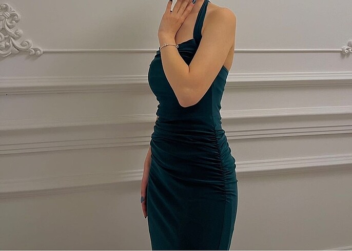 boyundan bağlamalı yeşil elbise - Görsel 4