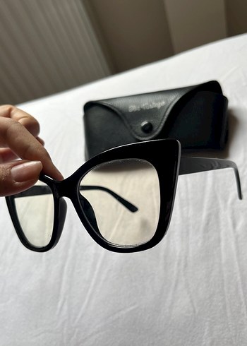 Klasik Siyah Kemerli Kadın Gözlüğü - Görsel 3