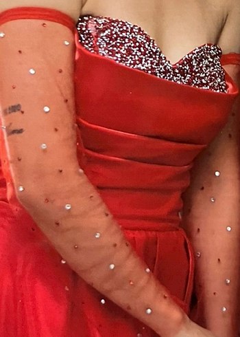 Uzun Kırmızı Parlak Straplez Kadın Abiye - Görsel 2