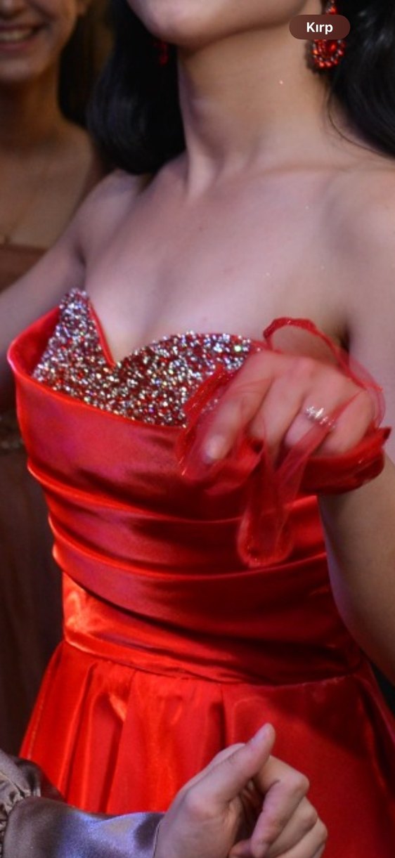 Uzun Kırmızı Parlak Straplez Kadın Abiye - Görsel 3