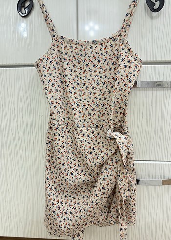 Çiçek Desenli Mini İnce Askılı Elbise - Görsel 2