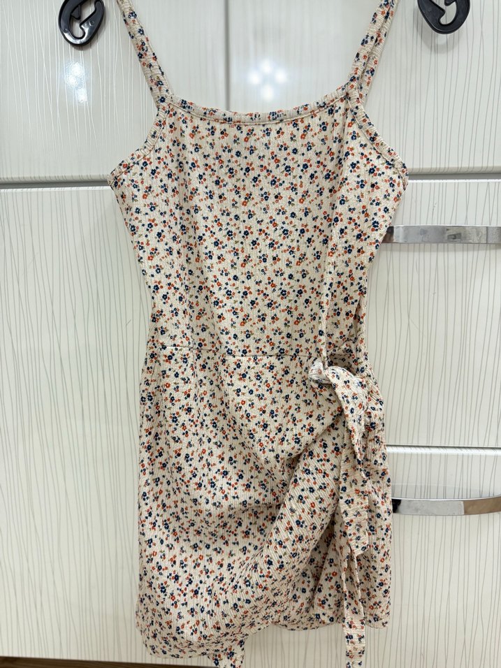 Çiçek Desenli Mini İnce Askılı Elbise - Görsel 2